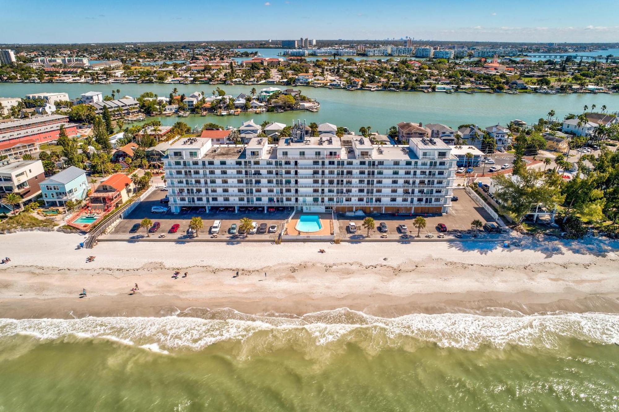 Sunset Chateau 409 St. Pete Beach Buitenkant foto