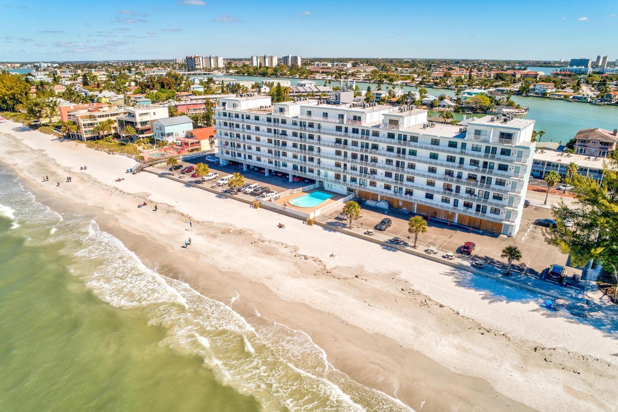 Sunset Chateau 409 St. Pete Beach Buitenkant foto